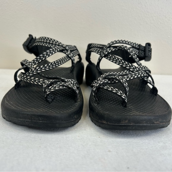 Chaco Black and White Strappy Sandals Womens Size 7 Beach Travel Resort Casual - Picture 2 of 9